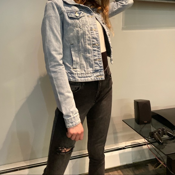 Tight fitting light jean jacket - Picture 2 of 6